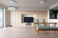 壁面収納で空間をすっきりと。心地よく整うLDK