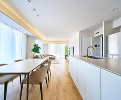 3LDKから4LDKへ。光と質感が調和する住まい