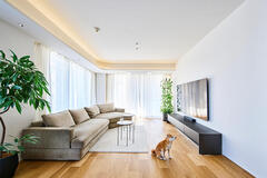 愛犬との暮らしにも配慮し、すべりにくいフローリング材を採用