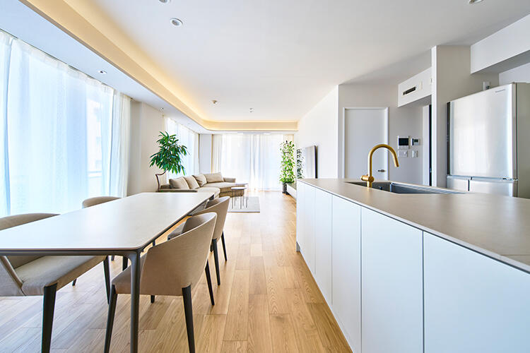 3LDKから4LDKへ。光と質感が調和する住まい